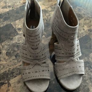 Open toe shoes with zipper back